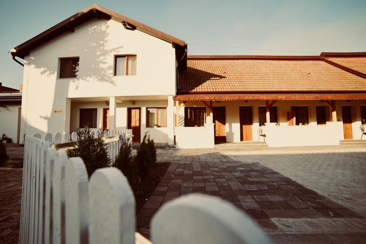 Pensiunea Rustic Hunedoara Buitenkant foto
